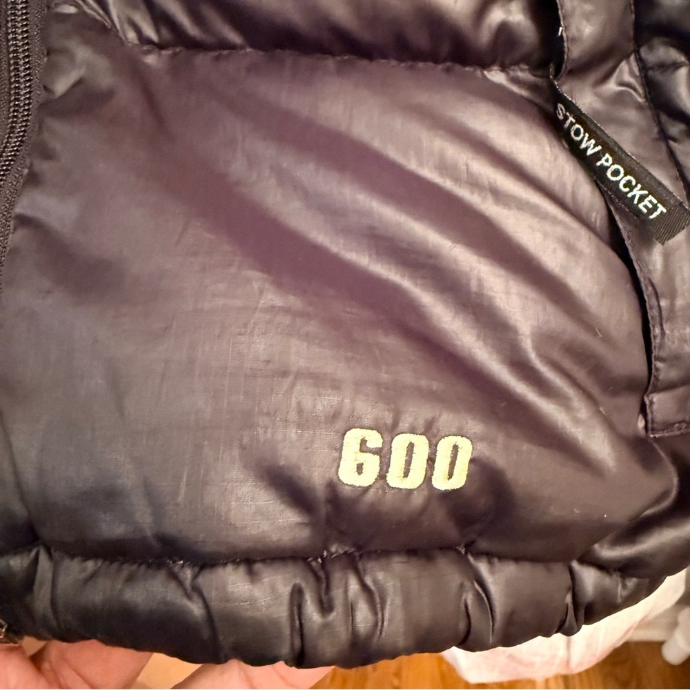 The North Face Black Puffer Vest. 600 series. Girls size XL - Picture 2 of 5